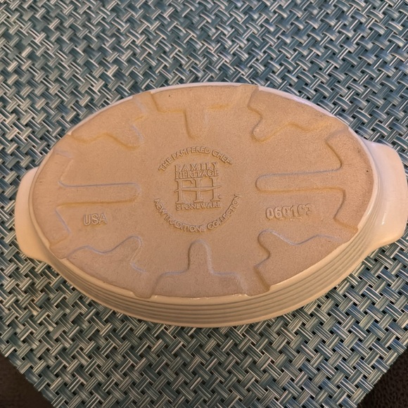 Pampered Chef New Traditions Collection Small Oval Baker Stoneware Ivory - Picture 3 of 4